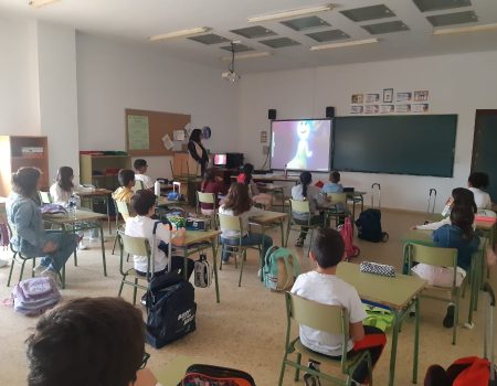 Se desarrollan distintos talleres con alumnos de primaria