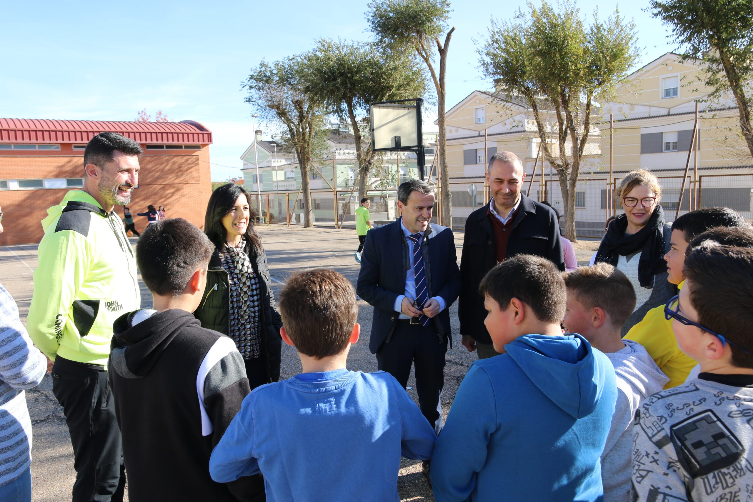 Educación invertirá 338.000 euros en mejorar las pistas deportivas del colegio Miguel de Cervantes