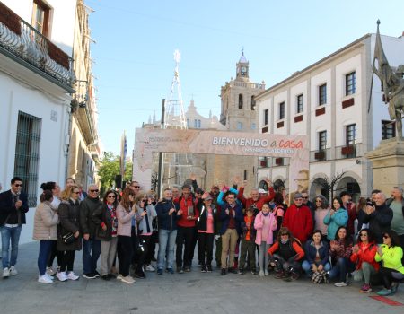 Manuel Calderón regresa a casa tras recorrer el país andando