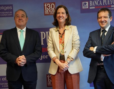 La presidenta de la Asociación Española de Banca pone en valor el trabajo que realiza Banca Pueyo