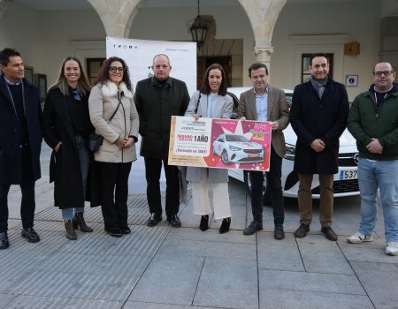 Se hace entrega de las llaves del coche de la campaña de Navidad “Comparte ilusión”