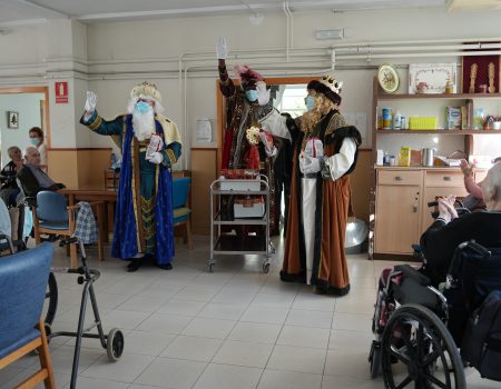 Sus Majestades los Reyes Magos de Oriente visitan las residencias Felipe Trigo y San Francisco