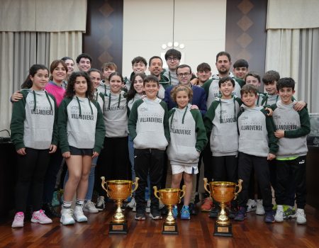 El alcalde comparte una jornada con el Club Pádel Villanovense