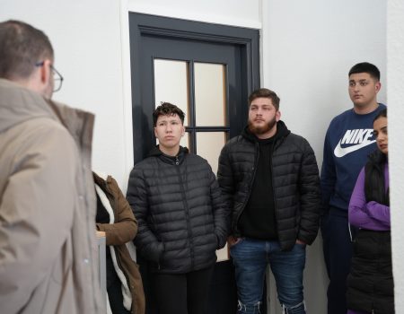 Una docena de jóvenes de proyecto Ítaca visitan la Oficina de Información Joven