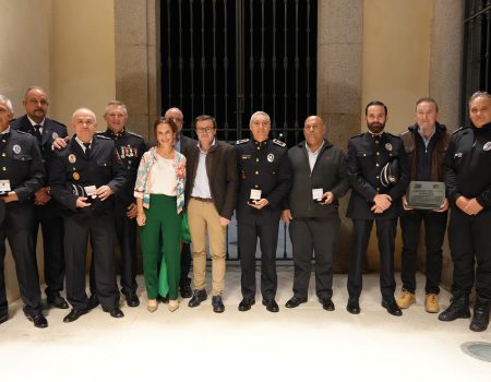 Ajemploex entrega en Villanueva sus medallas y distinciones a jefes y mandos de la policía de Extremadura