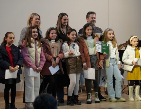 Premio de Investigación Isabel Gallardo para la Escuela Municipal de Folklore de Valdivia