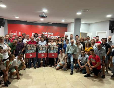 Arranca la campaña electoral para las generales del 23J con la tradicional pegada de carteles