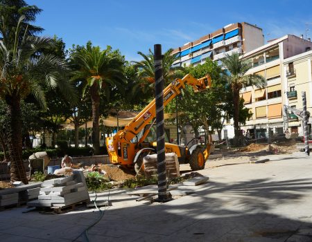 Continúan a buen ritmo las obras de remodelación de la calle Ramón y Cajal y el entorno del parque de la Constitución