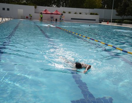 Todas las horas completas en el evento solidario “12 horas de natación solidarias”