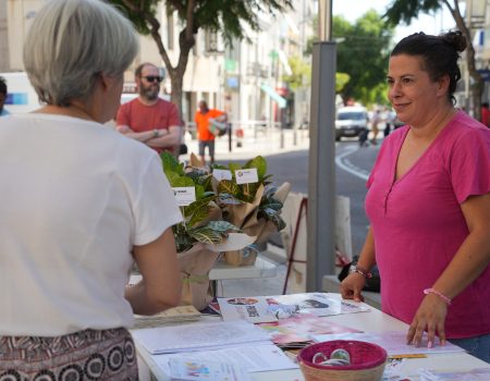 Proines Salud Mental instala una mesa informativa con motivo del Día Mundial de la Salud Mental