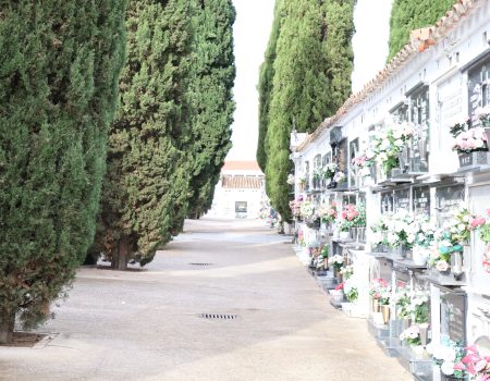 El horario del cementerio se modifica por la festividad de los Santos