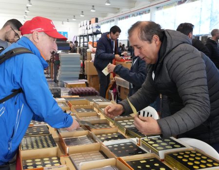 35 expositores componen el segundo mercado de coleccionismo
