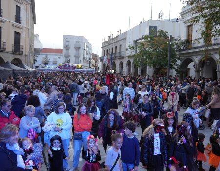 Cientos de personas se divirtieron en Halloween Infantil
