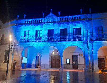 Villanueva de la Serena se tiñe de azul para conmemorar el Día Mundial de la Infancia