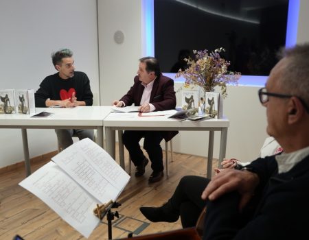 La Asociación de Amigos de la Coral y el Folklore Villanovense presentó la tercera edición de su revista “Haciendo Cultura”