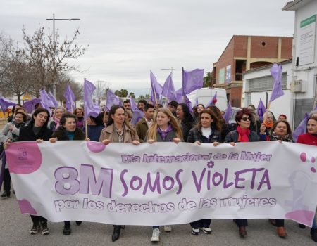 Más de 250 personas participan en la marcha por la igualdad con motivo del 8M