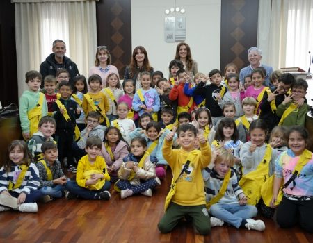 Alumnos de primero de primaria del CEIP Santiago Apóstol visitan el Ayuntamiento