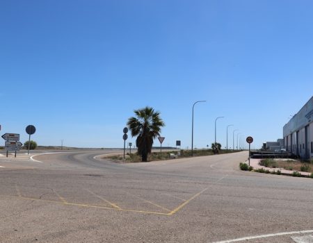 Se ponen a la venta o alquiler con opción a compra, tres naves en el polígono industrial Montepozuelo