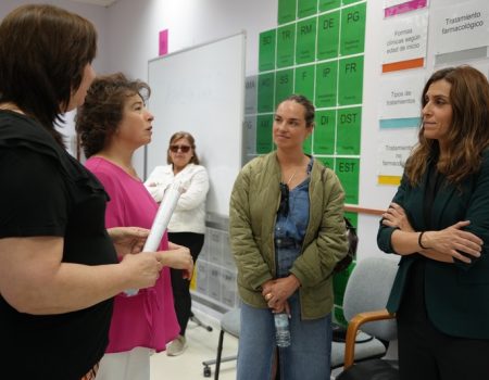 La alcaldesa Ana Belén Fernández visita la asociación ACOPARK