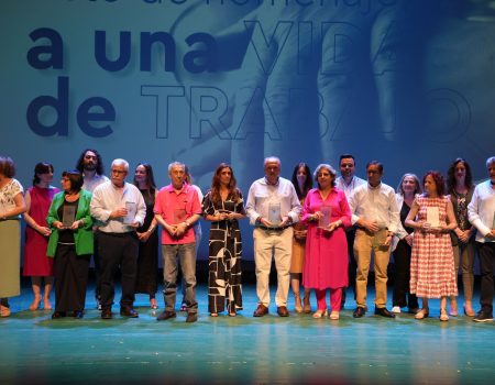 Un total de 95 personas reciben el “Homenaje a una vida de trabajo”