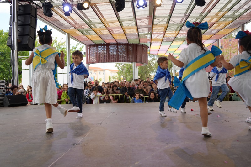 Un total de 280 niños participan en el concurso de Mayas y Cruces de las fiestas de Cruz del Río