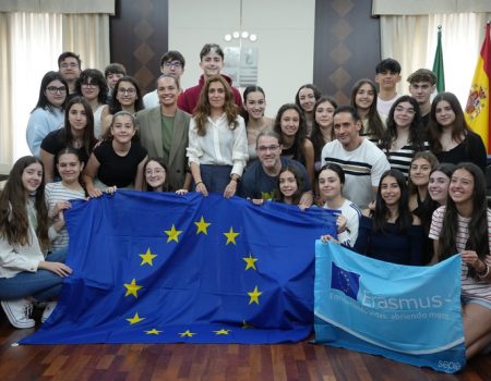 Alumnos del IES San José, visitan el Ayuntamiento con motivo de la celebración del Día de Europa