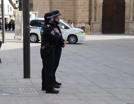 La Policía Local detiene a un hombre, que ingresa en prisión, por dos presuntos delitos de tráfico de drogas y contra la seguridad vial