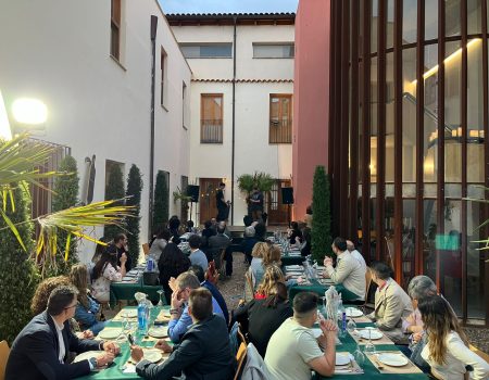 El patio de la biblioteca Felipe Trigo, acoge las tapas clandestinas del mes de mayo