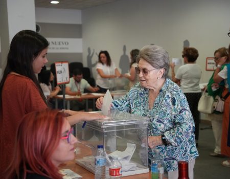 Los colegios electorales han abierto con total normalidad en las elecciones europeas 2024