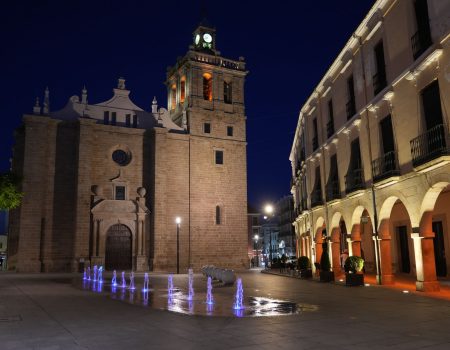 Distintos espacios municipales se iluminan de azul y verde con motivo del Día Mundial de la Retinosis Pigmentaria y Distrofias Hereditarias de la Retina