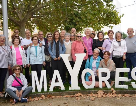 La alcaldesa Ana Belén Fernández comparte la primera actividad de la Semana de las Personas de Edad
