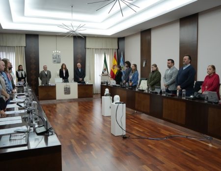 El pleno de noviembre comienza con un minuto de silencio por las víctimas de la DANA