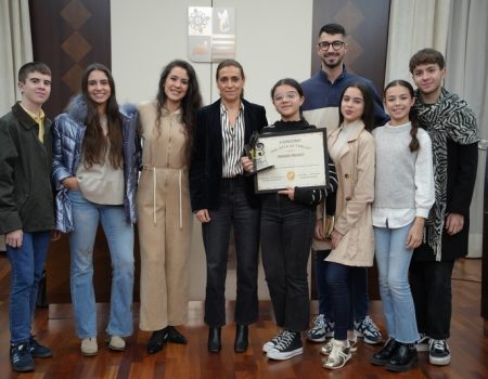 La alcaldesa Ana Belén Fernández recibe a los ganadores del I Concurso de Becas y Reconocimientos “Del aula al tablao”