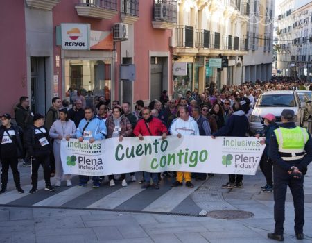 Más de 800 personas participan en la marcha solidaria “Nos movemos por la Inclusión”