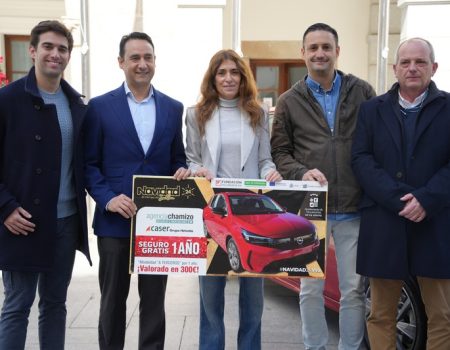 Ángel Rubio recoge las llaves del coche que ganó en la campaña de Navidad