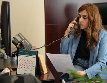 La alcaldesa agradece y destaca el comportamiento de los ciudadanos ante el apagón general