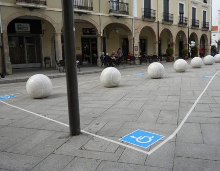 La plaza de España contará con una zona destinada para que las personas con movilidad reducida vean las procesiones