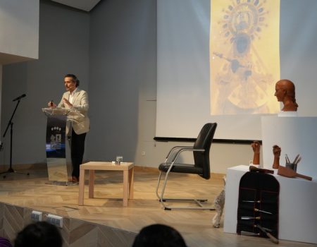 Eduardo Acero analiza la creación de la Virgen de la Aurora en su 30 aniversario