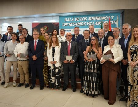 Sandra Pozo, Aluminios La Serena, Esdras Sánchez y Hotel Moma, ganadores de la XVIII Gala del autónomo y la empresa Villanovense