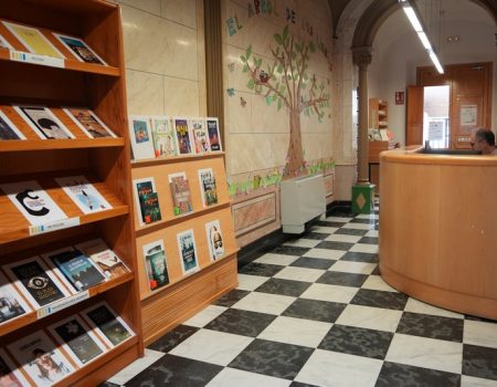 Aixa de la Cruz, autora del mes de junio en la biblioteca Felipe Trigo