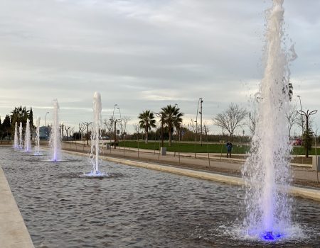 Villanueva se ilumina de azul en el Día Mundial de la Artrogriposis Múltiple Congénita