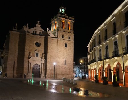 Villanueva de la Serena se suma al Día Mundial de la Retina iluminando de verde y azul distintos espacios municipales