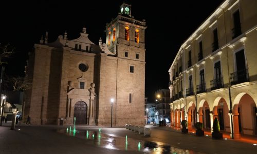 Villanueva de la Serena se suma al Día Mundial de la Retina iluminando de verde y azul distintos espacios municipales