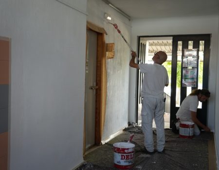 El Ayuntamiento realiza trabajos de mejoras y mantenimiento en los centros escolares durante el verano