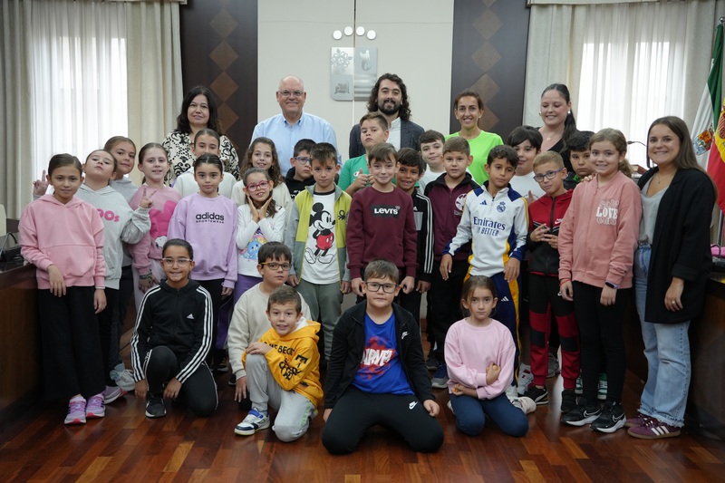 28 alumnos del CRA La Espiga visitan el Ayuntamiento
