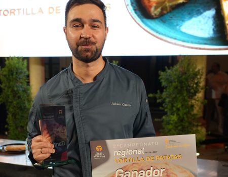 El chef Adrián Cuevas representa este domingo 5 a Extremadura en el campeonato nacional de tortilla de patatas