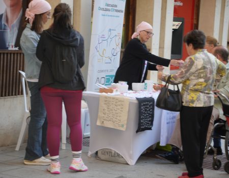 La asociación AOEX instalará una mesa informativa sobre el cáncer de mama