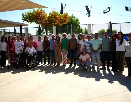 La alcaldesa Ana Belén Fernández asiste al primer aniversario del centro residencial El Colono de Zurbarán