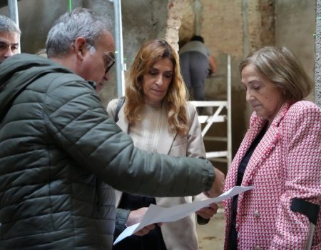 La alcaldesa Ana Belén Fernández visita las obras de rehabilitación de la casa de la calle Carrera