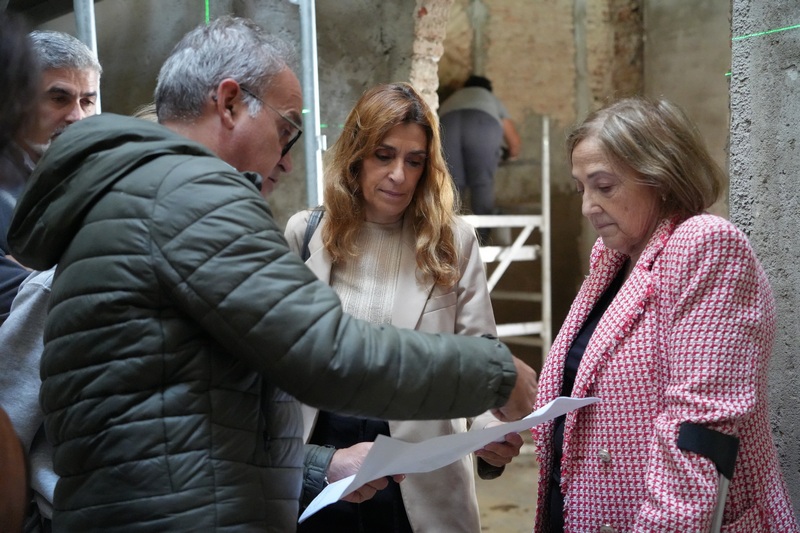 La alcaldesa Ana Belén Fernández visita las obras de rehabilitación de la casa de la calle Carrera